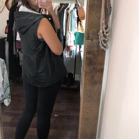 Under Armour black hooded zippered jacket - Picture 2 of 7